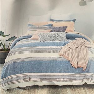 Brand new king size Splendid comforter set